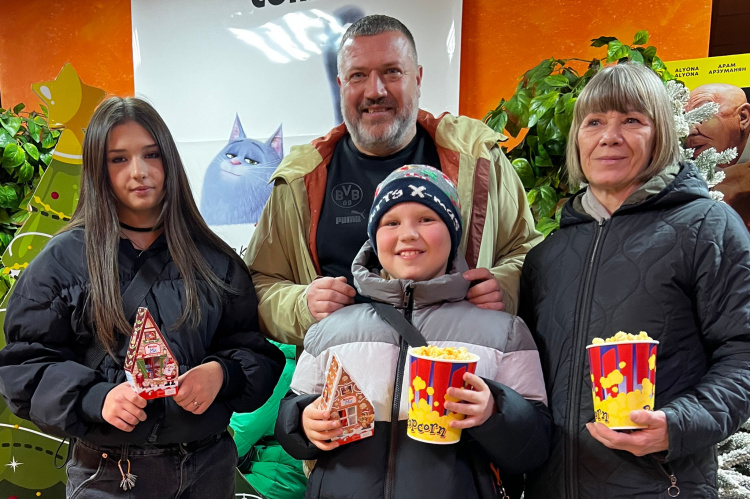 Світло сімейного затишку: ветерани Каметсталі разом із родинами поринули у світ мультяшного дива
