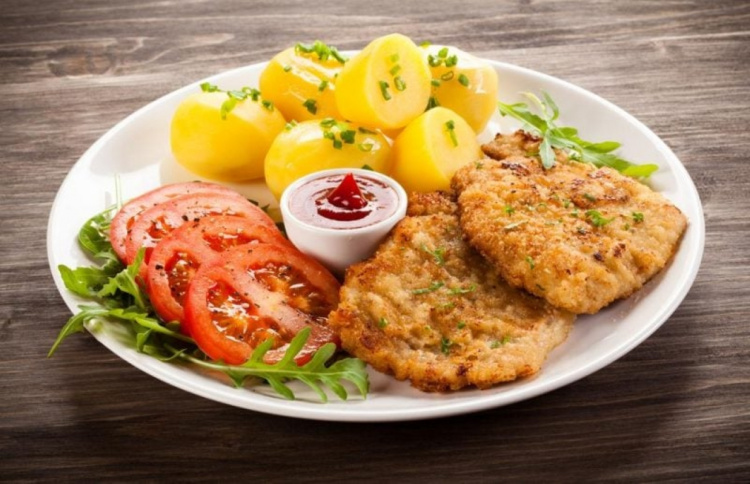 Приготуйте соковиті курячі котлети з хрусткою скоринкою - улюблену страву всієї родини