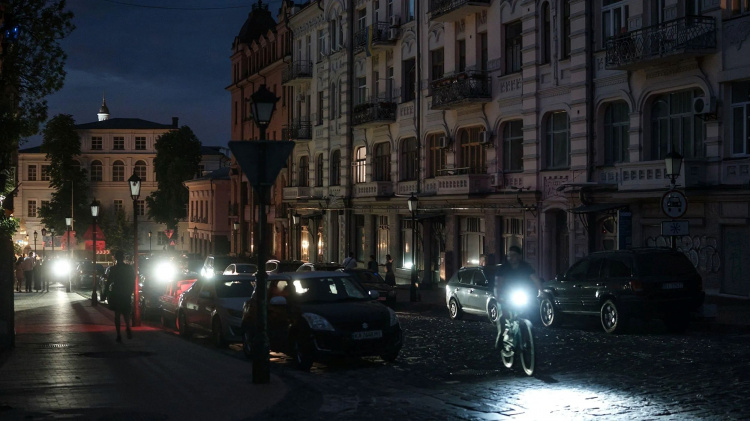 Масштабне відключення світла у Кам’янському 30 березня: кому готуватися до дев'яти годин без електрики