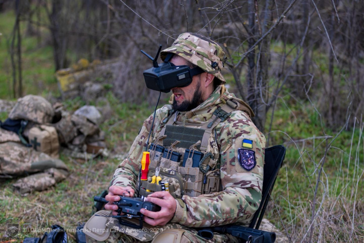 Під прицілом авіабомб: ситуація на межі Дніпропетровщини стала критичною, ворог затискає кільце