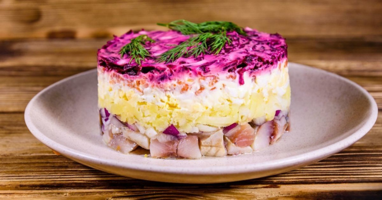 Салат «Оселедець під шубою» по-новому: удосконалений рецепт, який зробить страву ще смачнішою