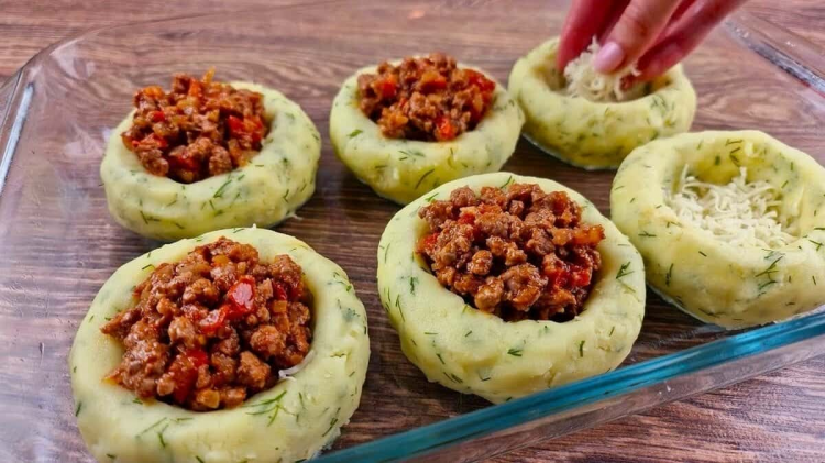 Приготуйте картопляні гнізда з фаршем — ефектна і дуже смачна страва