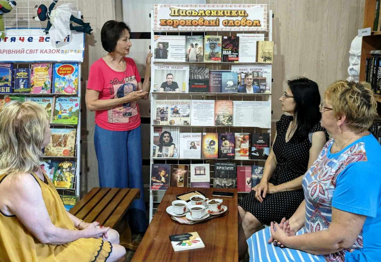 Чашка кави, обмін книгами та музичний настрій – відбулося літературне свято у Кам'янському