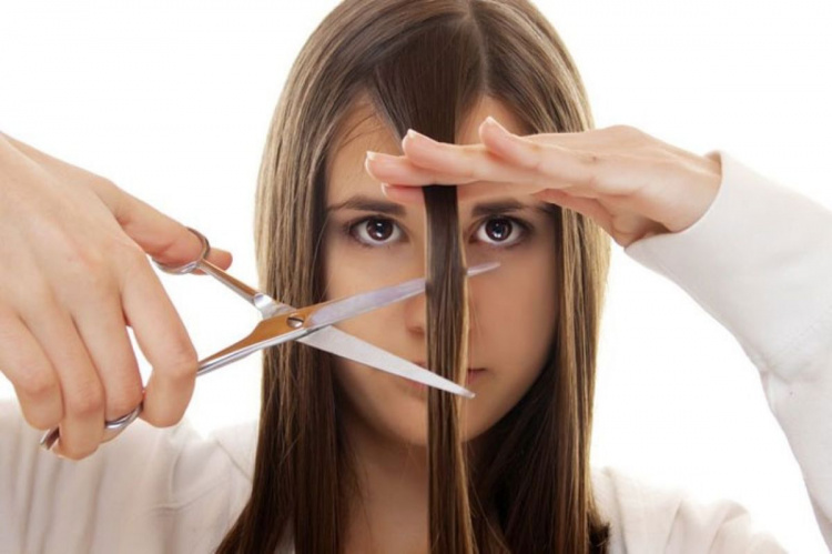 Місячний календар стрижок на квітень 2026: коли стригтися, а коли фарбуватися