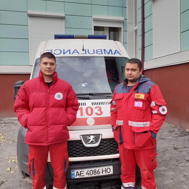 На пекарні в Кам’янському жінка залишилась без пальців, її рятують у Дніпрі - подробиці