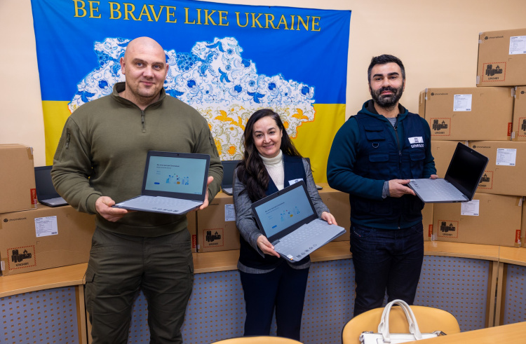 Дніпропетровщина отримала від міжнародних партнерів понад 1,7 тис. ноутбуків для школярів області 