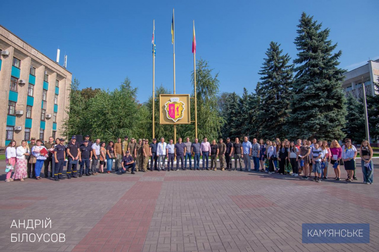 У Кам’янському урочисто підняли Державний Прапор напередодні Дня Незалежності