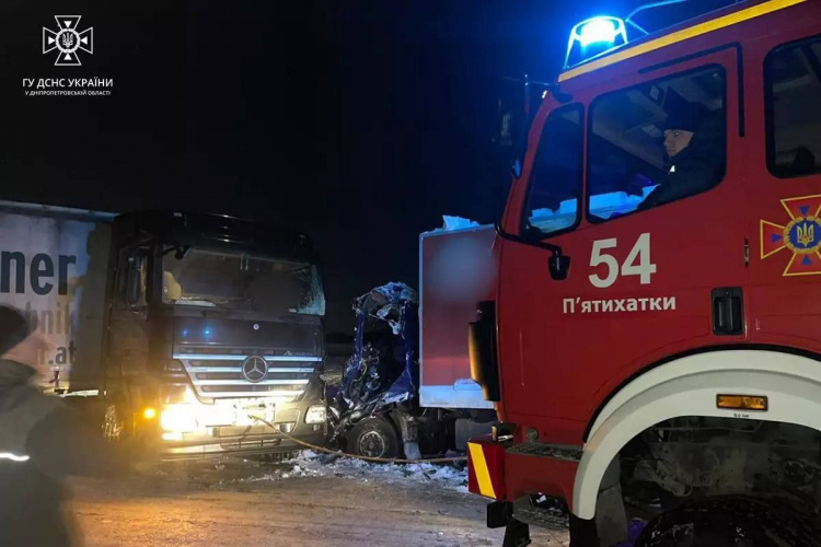 У Кам'янському районі зіткнулися дві фури - є загиблі