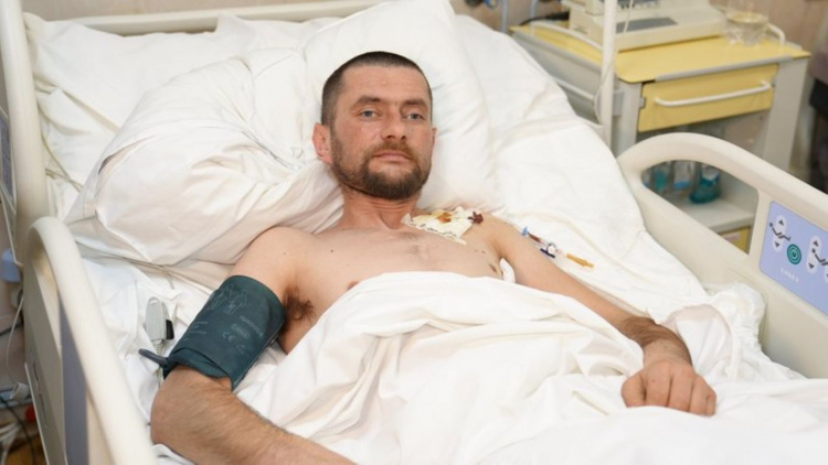 Політ у темряву з 20 метрів: як на Дніпропетровщині витягують з того світу бійця із Закарпаття