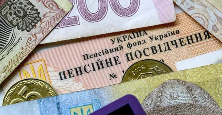 У вересні деякі пенсіонери отримають на 450 гривень більше: кого торкнеться підвищення виплат