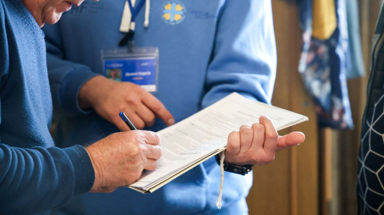 Після ударів БпЛА: у П’ятихатках і Верхівцевому "Карітас" відновлює пошкоджене житло