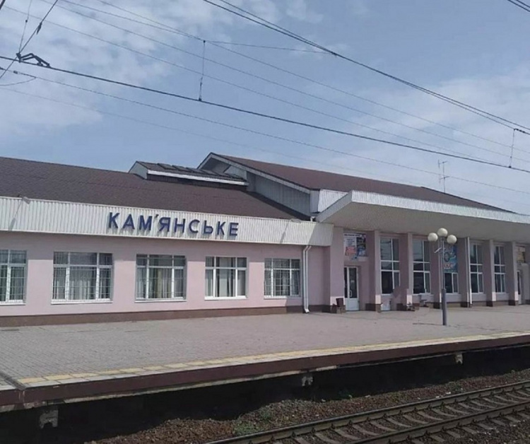 Новий графік для Кам'янського: приміські поїзди змінять маршрути та з'явиться додатковий рейс на Дніпро