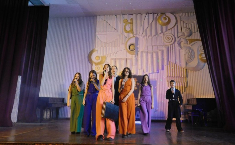 “Mamma Mia” наживо: юні артисти Кам’янського влаштували у місті справжній музичний вибух