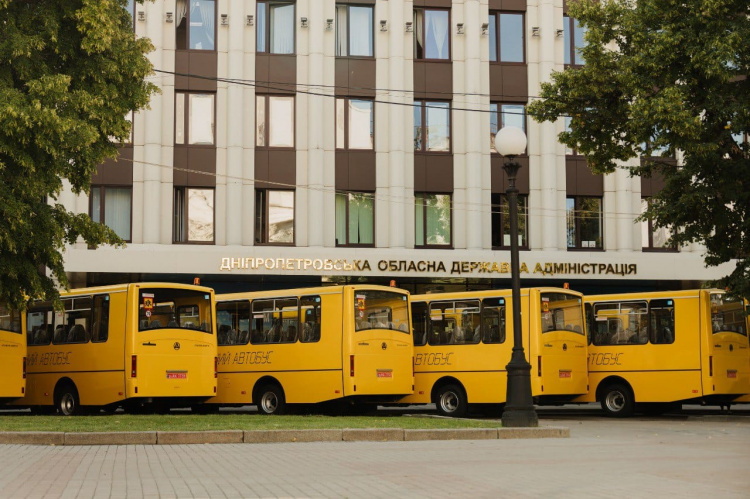 До початку навчального року ліцеї Кам’янського району отримали нові автобуси