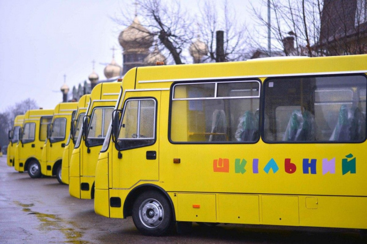 Майже 100 нових автобусів для шкіл: Дніпропетровщина серед лідерів держпрограми
