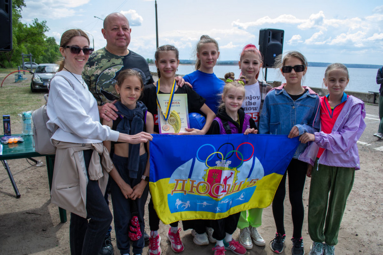 Майже півтисячі кам’янчан пробігли сьогодні вулицями міста: спортивний захід присвятили захисникам