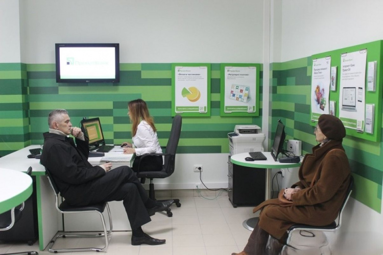 Банкомати працюватимуть інакше: ПриватБанк ввів «блокуючі» ліміти на зняття готівки