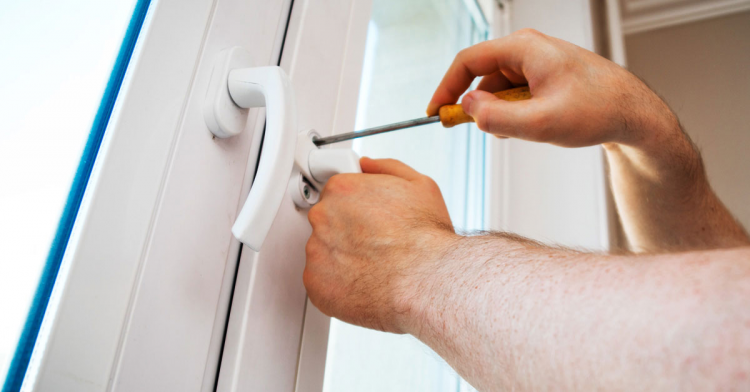 Прощавайте, протяги: як за 200 гривень «реанімувати» пластикові вікна після зими