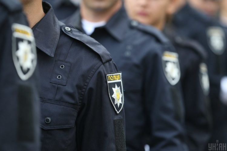 Поліція Дніпропетровщини запрошує на службу в правоохоронні органи: які посади пропонують