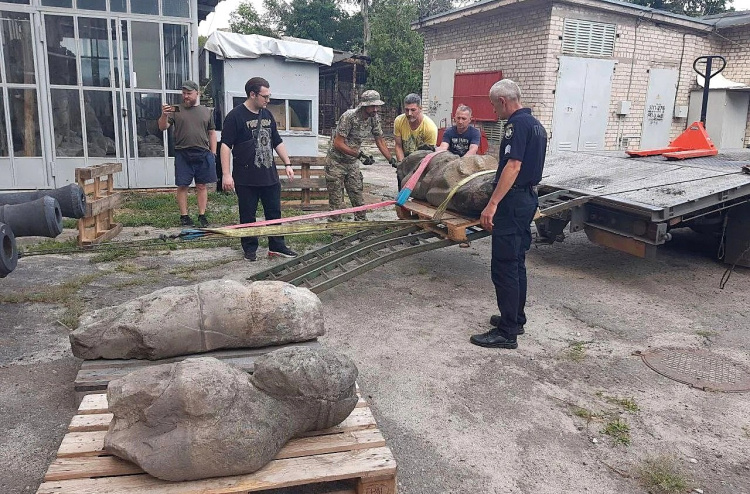 "Кам'яна баба" з прифронтової зони переїхала до музею Дніпра - подробиці