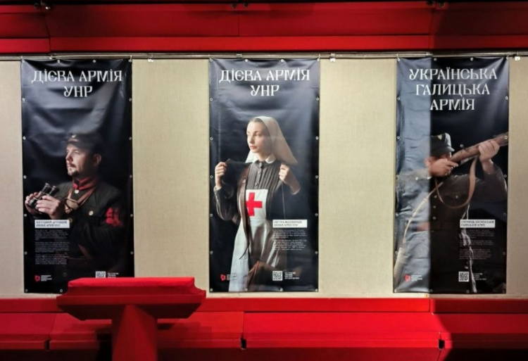 Виставка про українську військову звитягу у Кам’янському