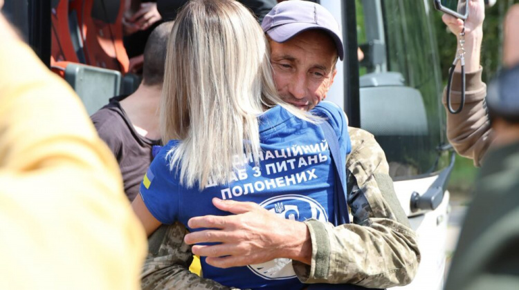 Довгоочікуване повернення: серед 103 звільнених з полону - 13 захисників з Дніпропетровщини