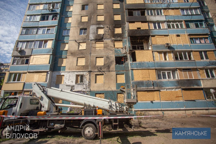 У Кам'янському мешканці зруйнованої шахедами богатоповерхівки можуть отримати компенсацію за програмою "Є-відновлення"