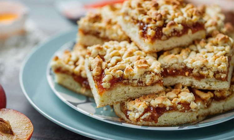 Спробуйте ніжний тертий пиріг з варенням — простий домашній десерт, який завжди вдається