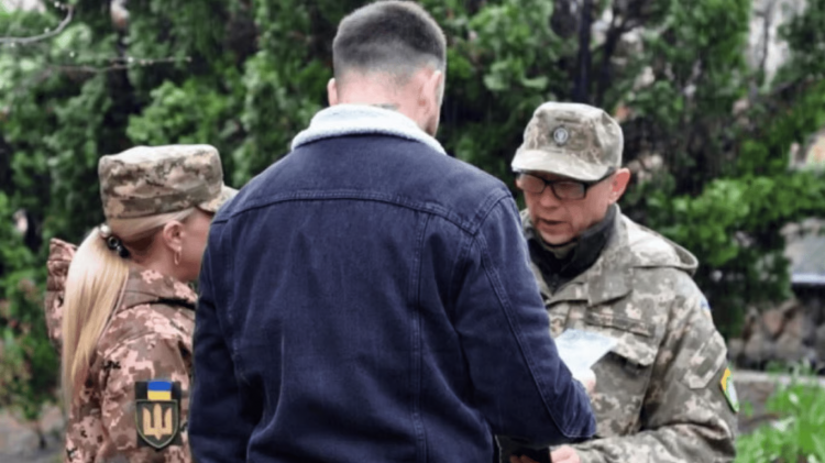 Перевірка документів представниками ТЦК: чи треба носити паперові із собою