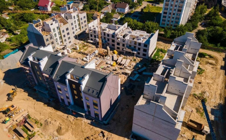 Житло для ВПО в Україні: чому обіцяна програма досі не працює — думка експерта