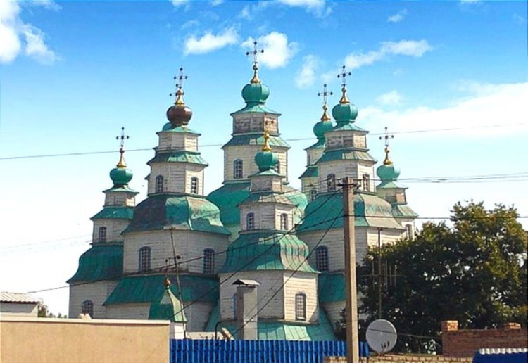 Найвищу в Україні дерев'яну церкву офіційно повернули державі: що відомо про Троїцький собор на Дніпропетровщині
