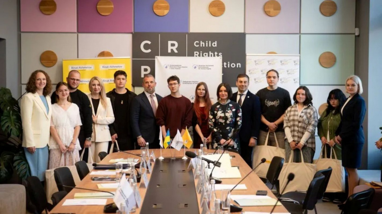 «Молодь обирає Україну»: стартував пілотний проєкт підтримки 18–23-річних