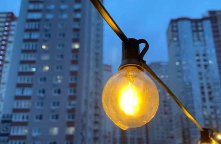 У Кам'янському у неділю, 16 листопада, вимикатимуть світло: графік та адреси відключень