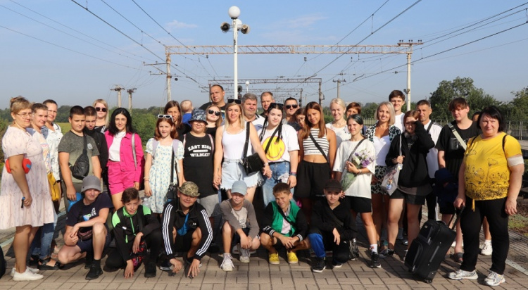 Подорож до Хогвартсу з Кам'янського: Метінвест із партнерами подбали про оздоровлення дітей військовослужбовців