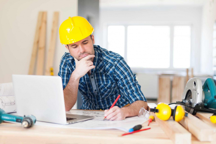 Хто має робити ремонт в орендованій квартирі: орендар чи власник