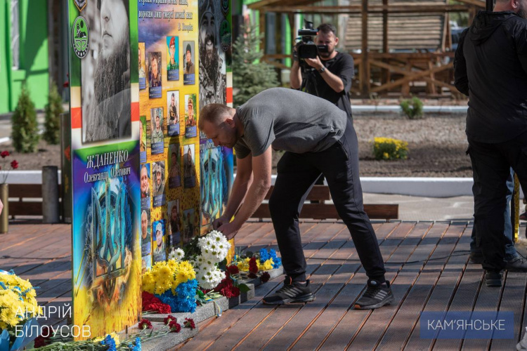 У Кам’янському встановили меморіал на честь загиблих воїнів