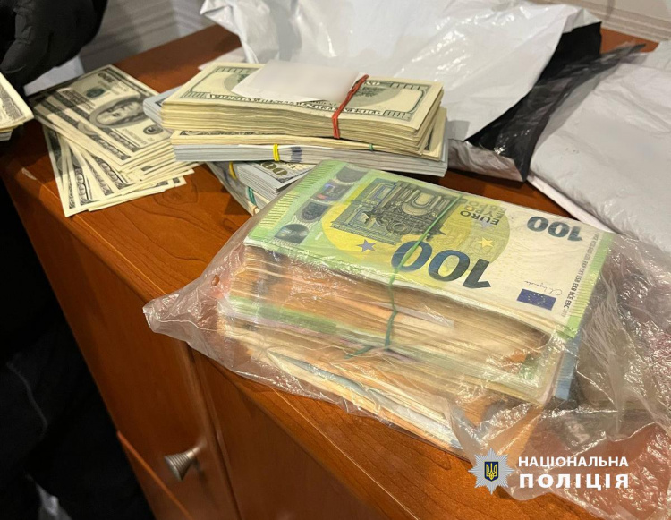 Заробляли на смертях: на Дніпропетровщині затримали учасників ритуальної мафії 