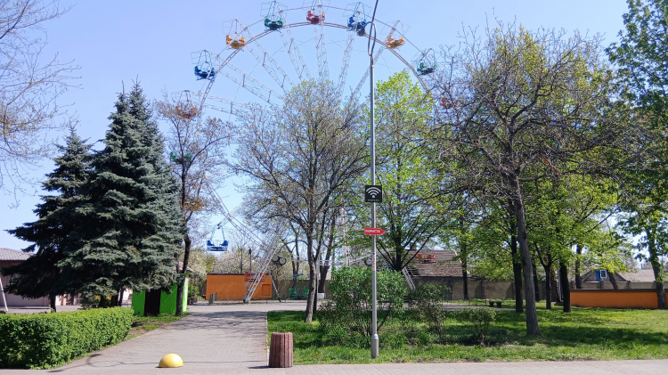 Оглядове колесо, веселі гірки та дзвіночок: центральний парк Кам’янського відкрив нові атракціони у весняний сезон