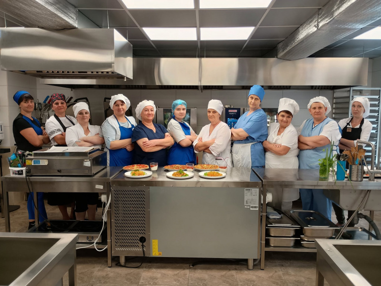 Кухарі Кам'янського долучилися до реформи шкільного харчування