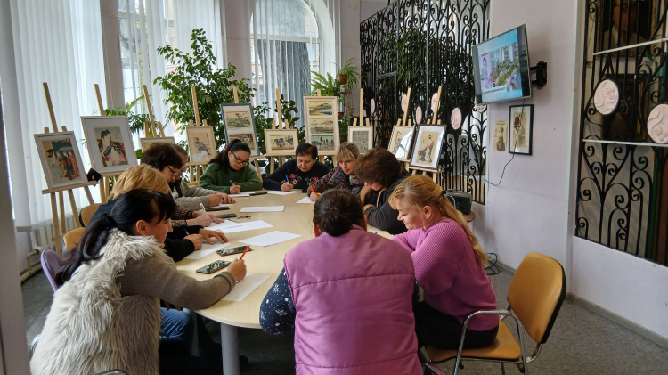 У Кам’янському бібліотека на Шевченка зібрала учасників радіодиктанту - ФОТО