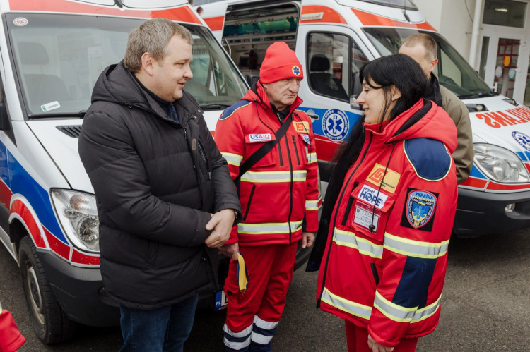 Дніпропетровщина отримала нові автомобілі швидкої допомоги від благодійників