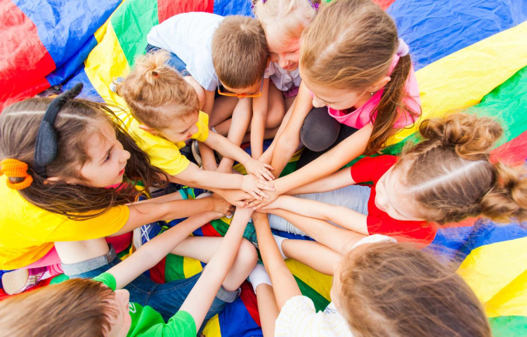 Оздоровлення та відпочинок дітей у 2026 році: як мешканцям Кам’янського отримати безкоштовну путівку