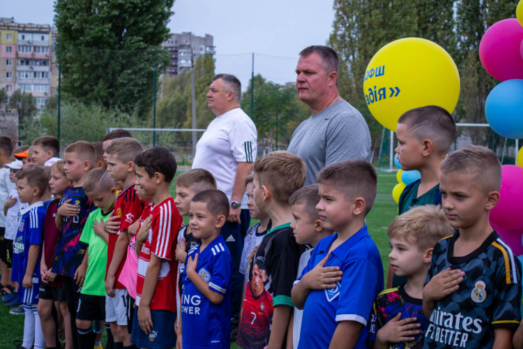 "Надія" для юних футболістів: у Кам'янському більше тридцяти років працює спеціалізована спортшкола