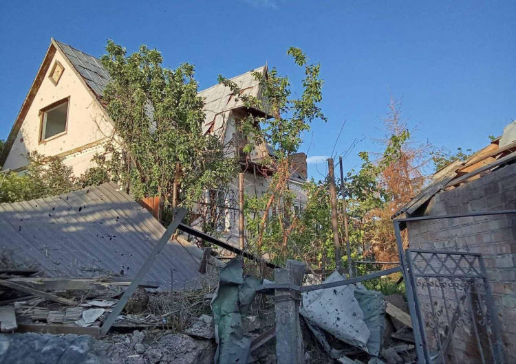 Ворог влучив дроном у триповерхову будівлю в Дніпрі: які наслідки обстрілів регіону