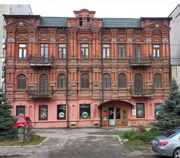 масонські знаки на старовинних фасадах Дніпра