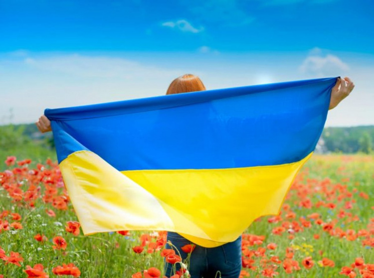 Більше, ніж просто кольори: двадцять цікавих фактів про державний прапор України