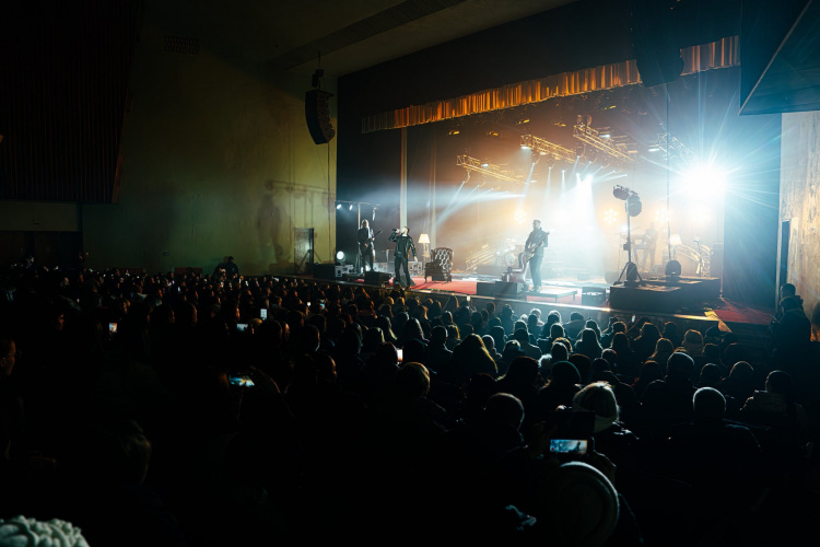 Пара з рота та конденсат на стінах: гурт «Антитіла» провів екстремальний концерт у Кам’янському