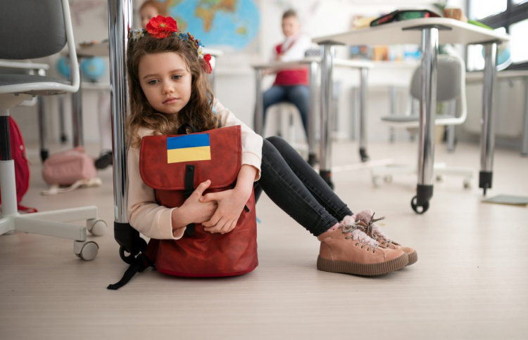 303 тисячі українських школярів навчаються за кордоном дистанційно: дані МОН