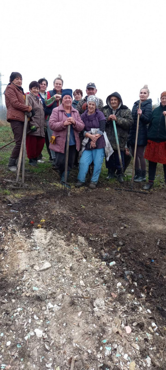 Спільними зусиллями до чистоти: мешканці Кам'янського активно взялися за впорядкування міста