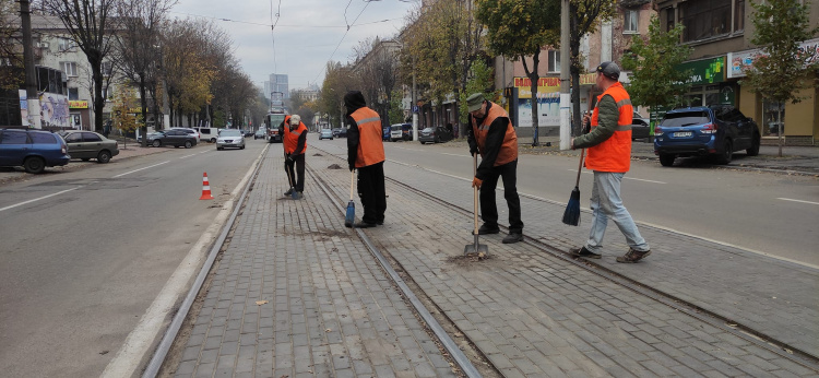 Кам'янське готують до осінньо-зимового періоду - фотофакт